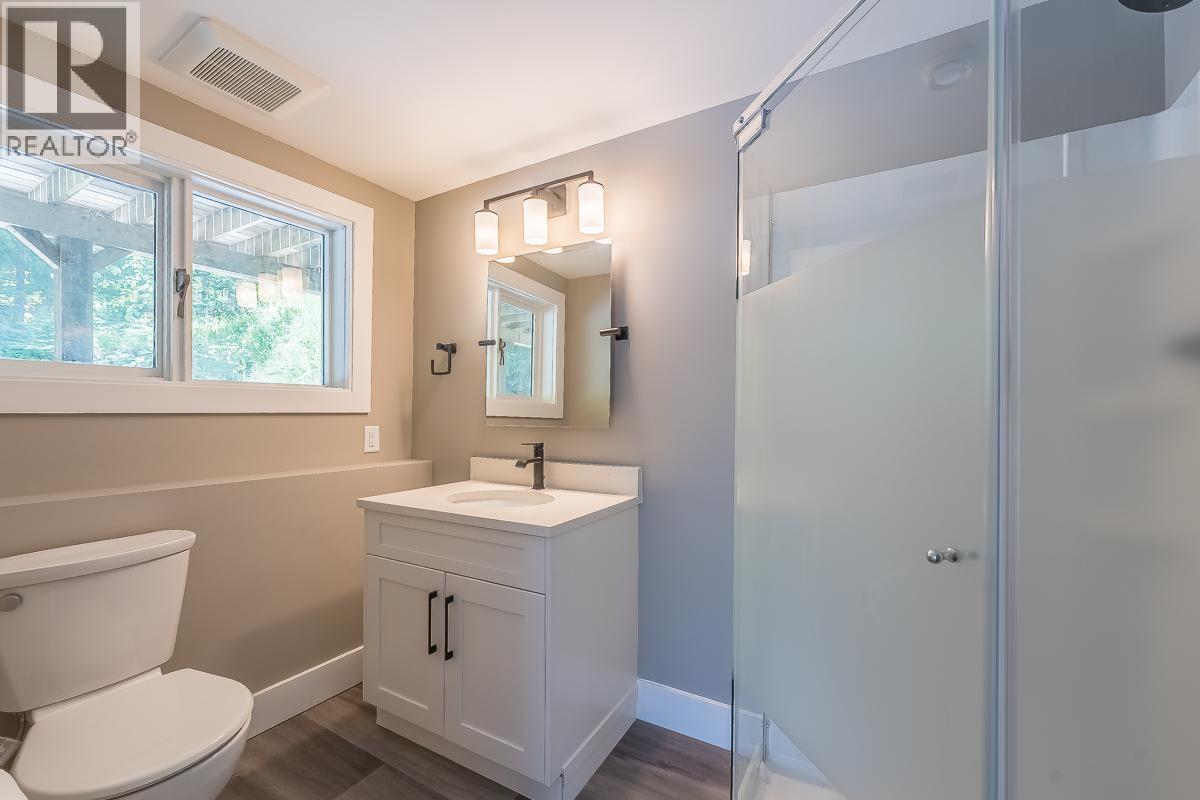 7430 Crowfoot Drive, Anglemont, British Columbia  V0E 1M8 - Photo 20 - 10366102