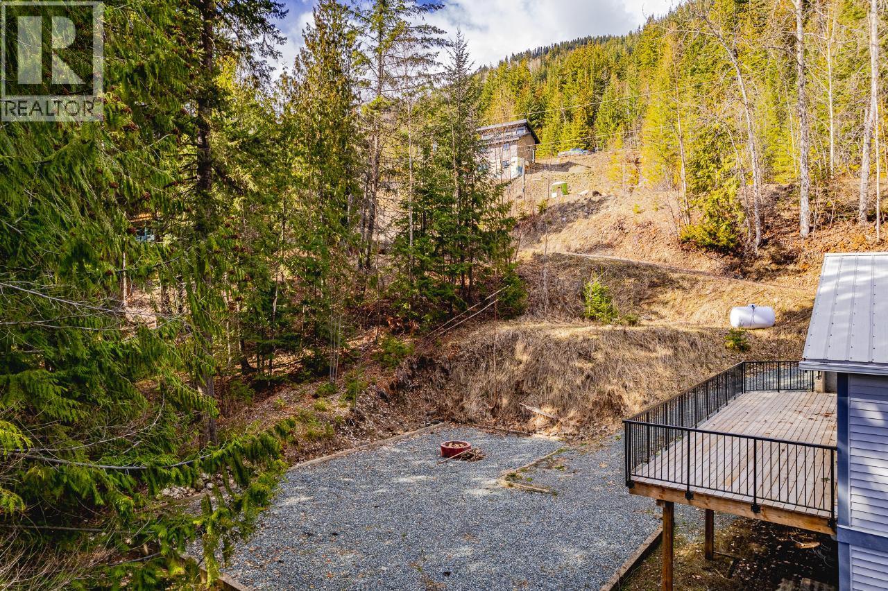7430 Crowfoot Drive, Anglemont, British Columbia  V0E 1M8 - Photo 33 - 10366102
