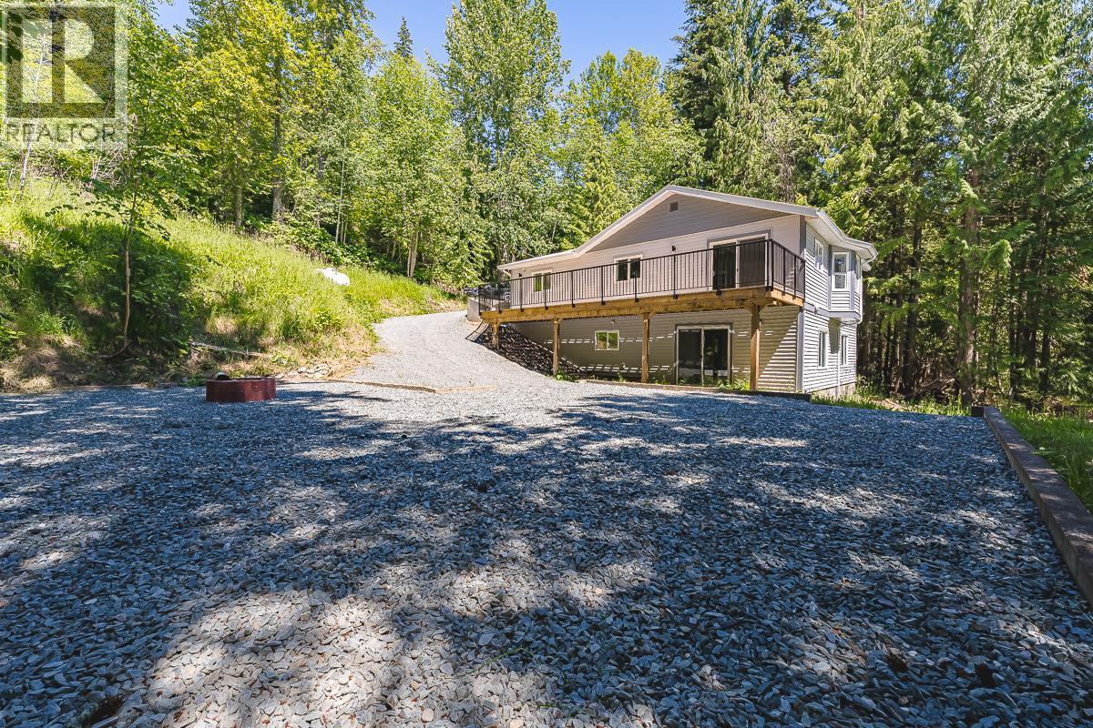7430 Crowfoot Drive, Anglemont, British Columbia  V0E 1M8 - Photo 36 - 10366102