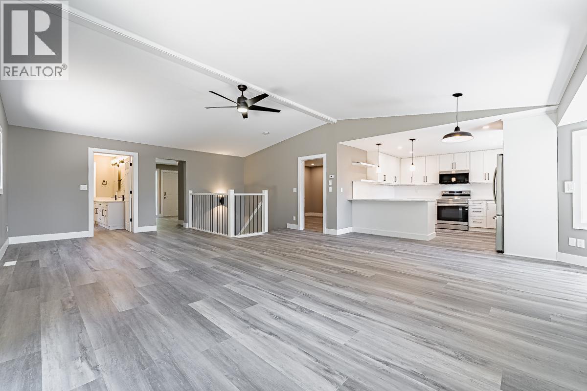 7430 Crowfoot Drive, Anglemont, British Columbia  V0E 1M8 - Photo 6 - 10366102