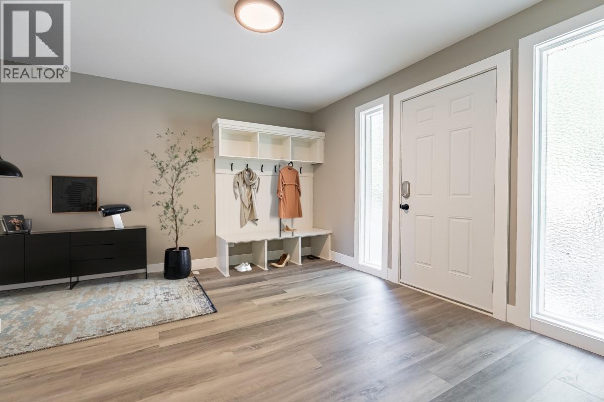 7430 Crowfoot Drive, Anglemont, British Columbia  V0E 1M8 - Photo 7 - 10366102