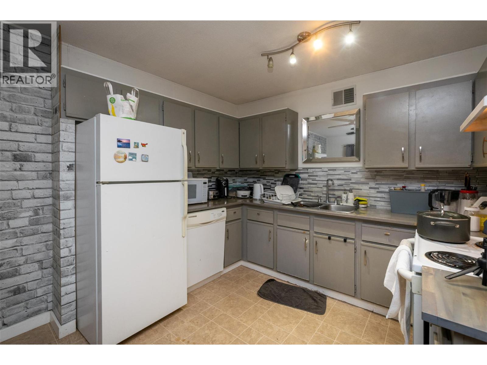 261 Alexander Street Ne, Salmon Arm, British Columbia  V1E 4N3 - Photo 25 - 10366096