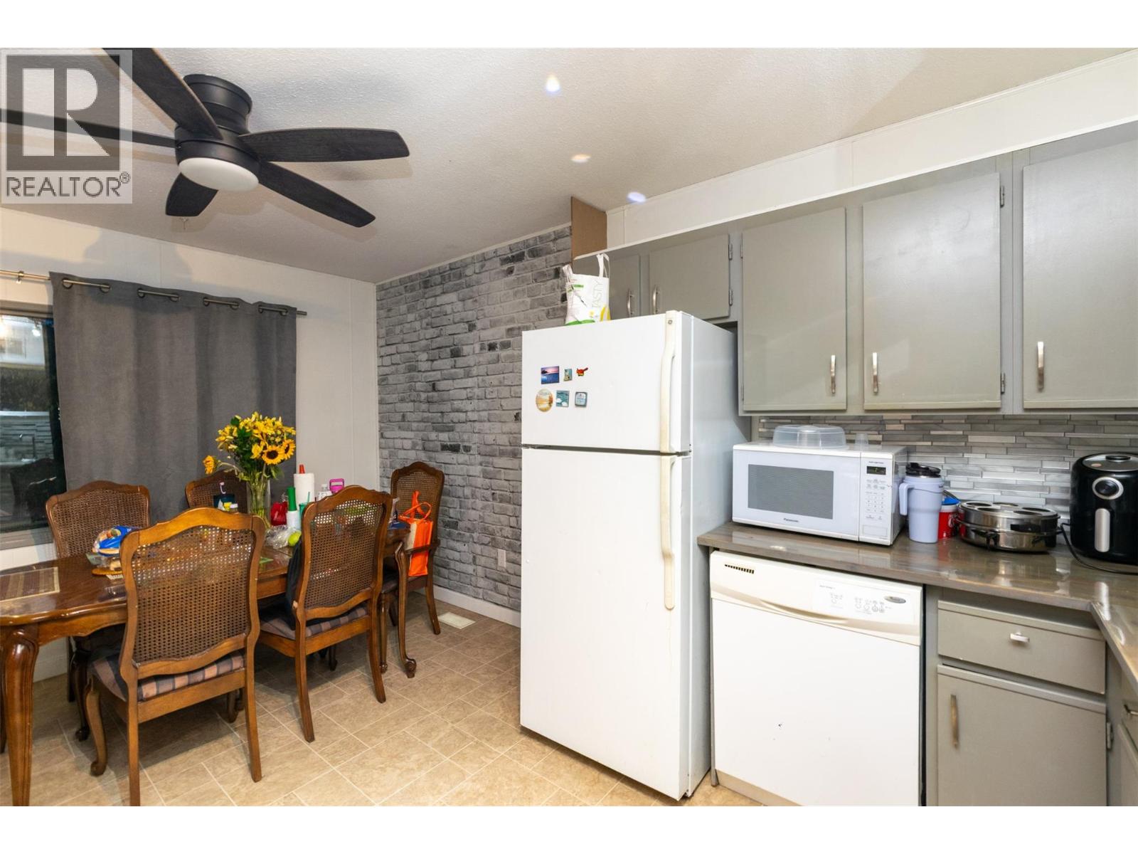 261 Alexander Street Ne, Salmon Arm, British Columbia  V1E 4N3 - Photo 28 - 10366096