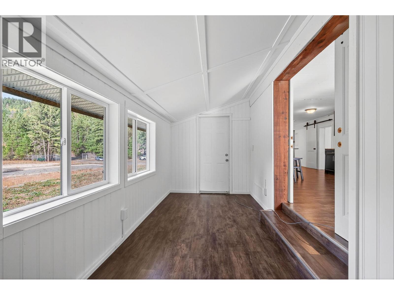 888 Barriere Lakes Road, Barriere, British Columbia  V0E 1E1 - Photo 4 - 10365012