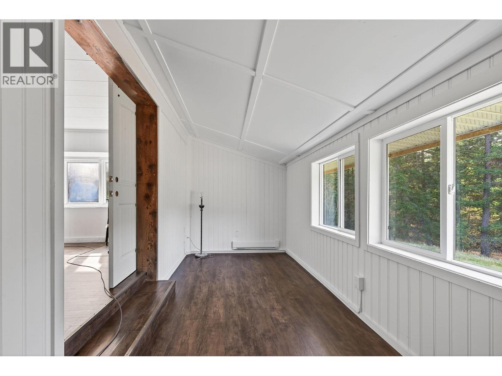 888 Barriere Lakes Road, Barriere, British Columbia  V0E 1E1 - Photo 5 - 10365012