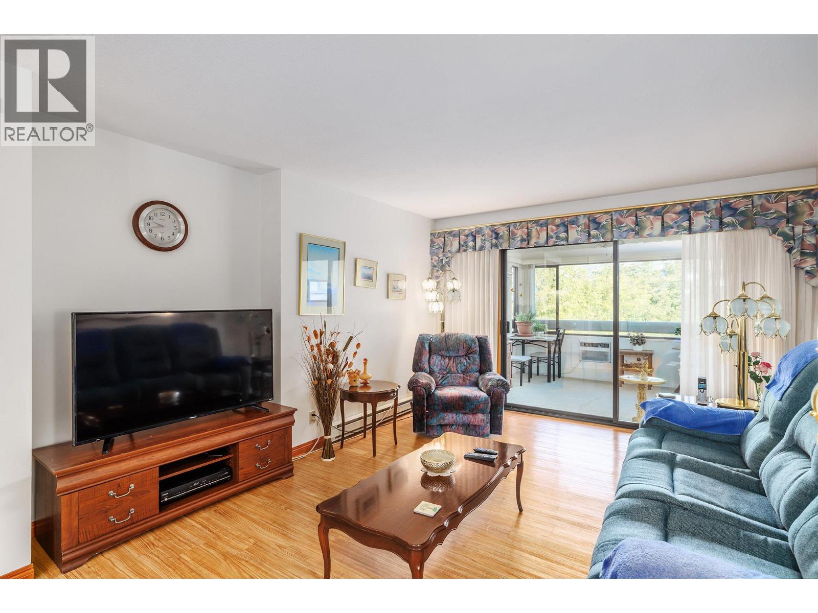 1075 Bernard Avenue Unit# 301, Kelowna, British Columbia  V1Y 6P7 - Photo 3 - 10366111