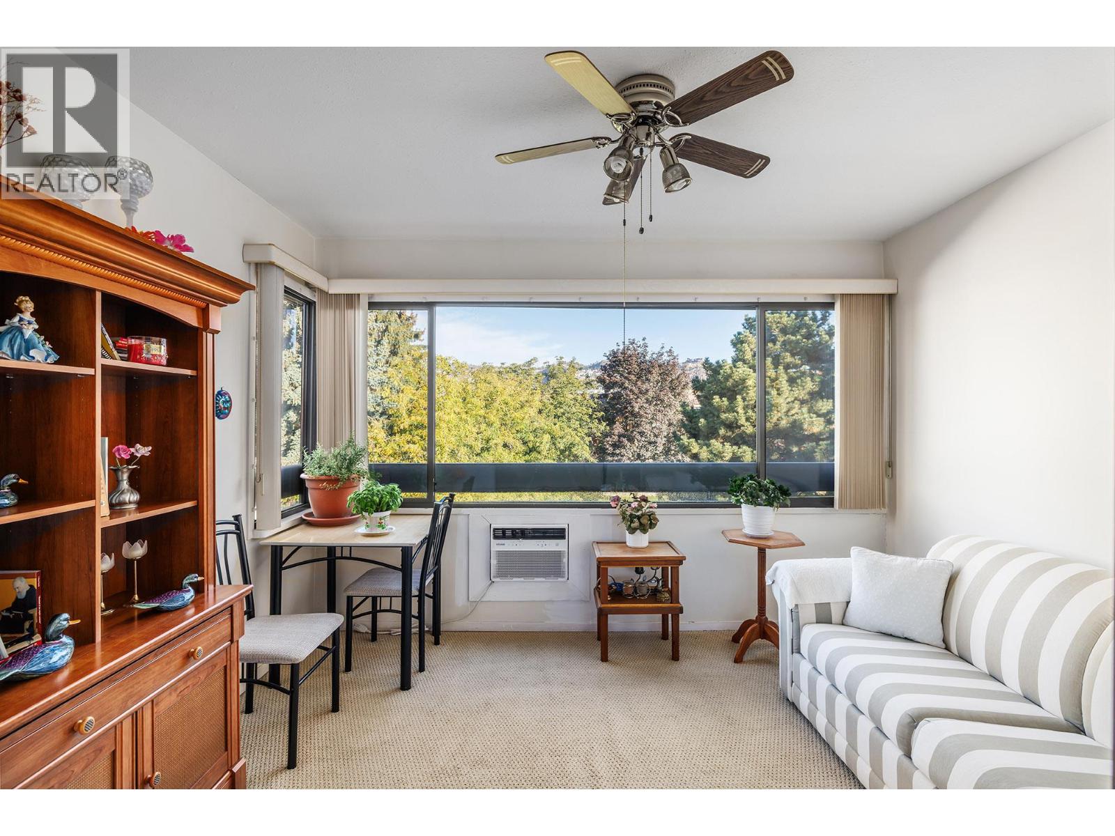 1075 Bernard Avenue Unit# 301, Kelowna, British Columbia  V1Y 6P7 - Photo 4 - 10366111