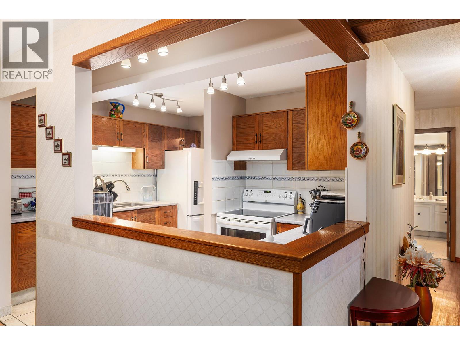 1075 Bernard Avenue Unit# 301, Kelowna, British Columbia  V1Y 6P7 - Photo 8 - 10366111