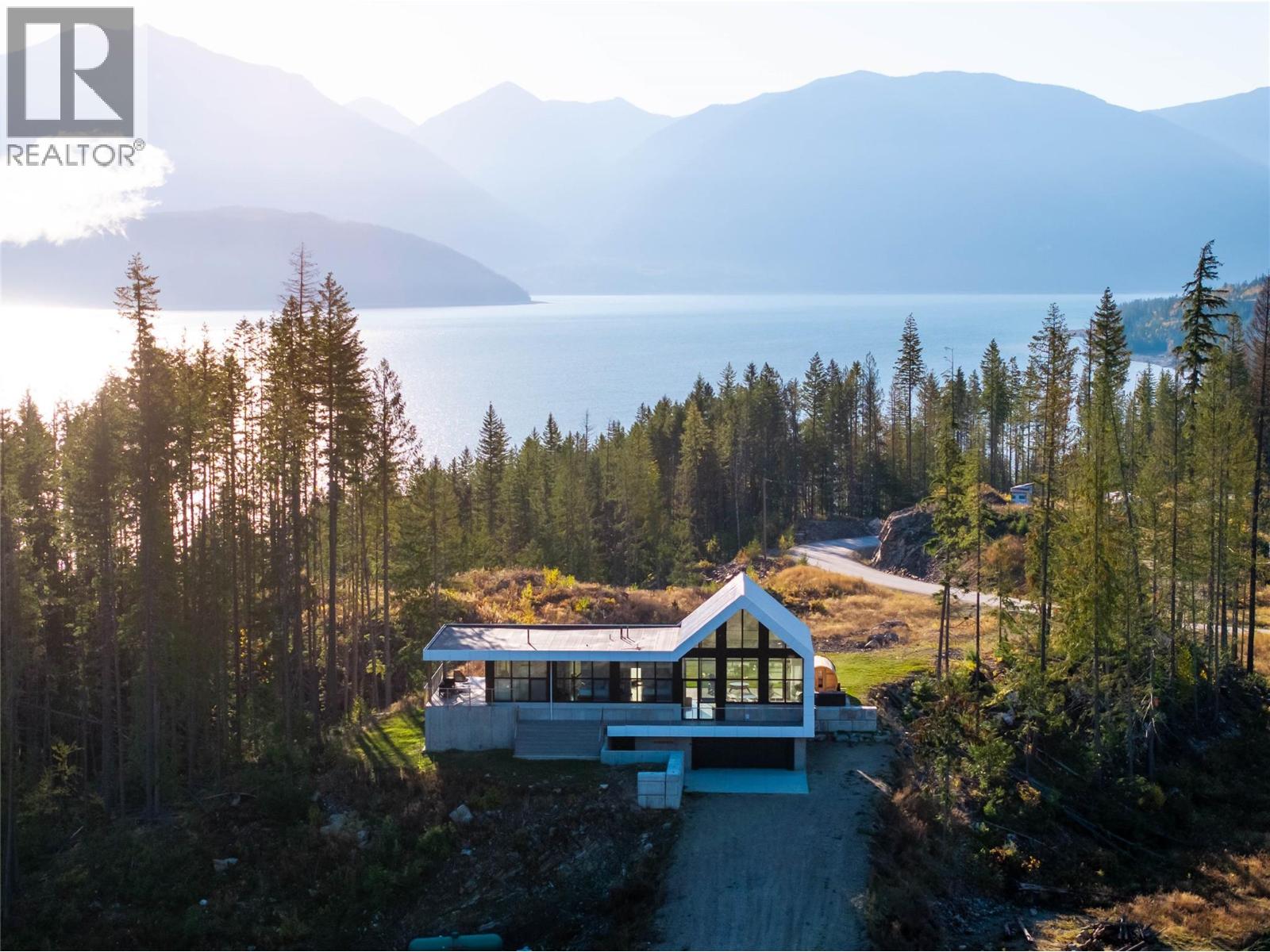1950 Sidmouth Road, Revelstoke, British Columbia  V0E 2S0 - Photo 1 - 10365838