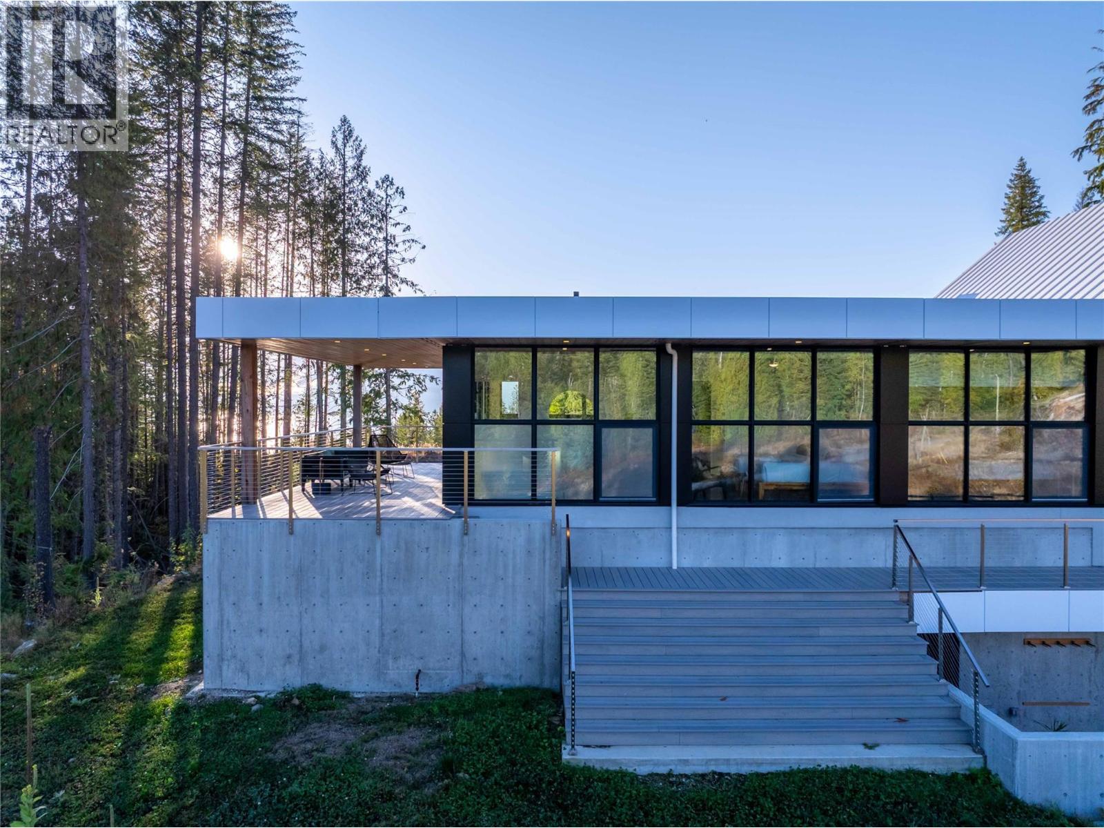 1950 Sidmouth Road, Revelstoke, British Columbia  V0E 2S0 - Photo 11 - 10365838