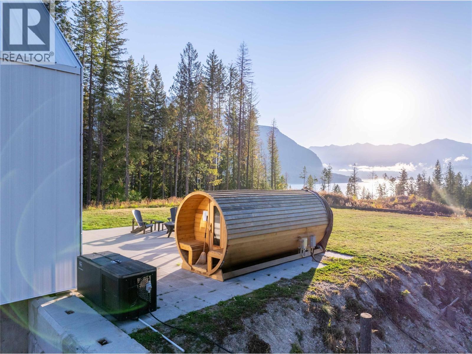 1950 Sidmouth Road, Revelstoke, British Columbia  V0E 2S0 - Photo 17 - 10365838