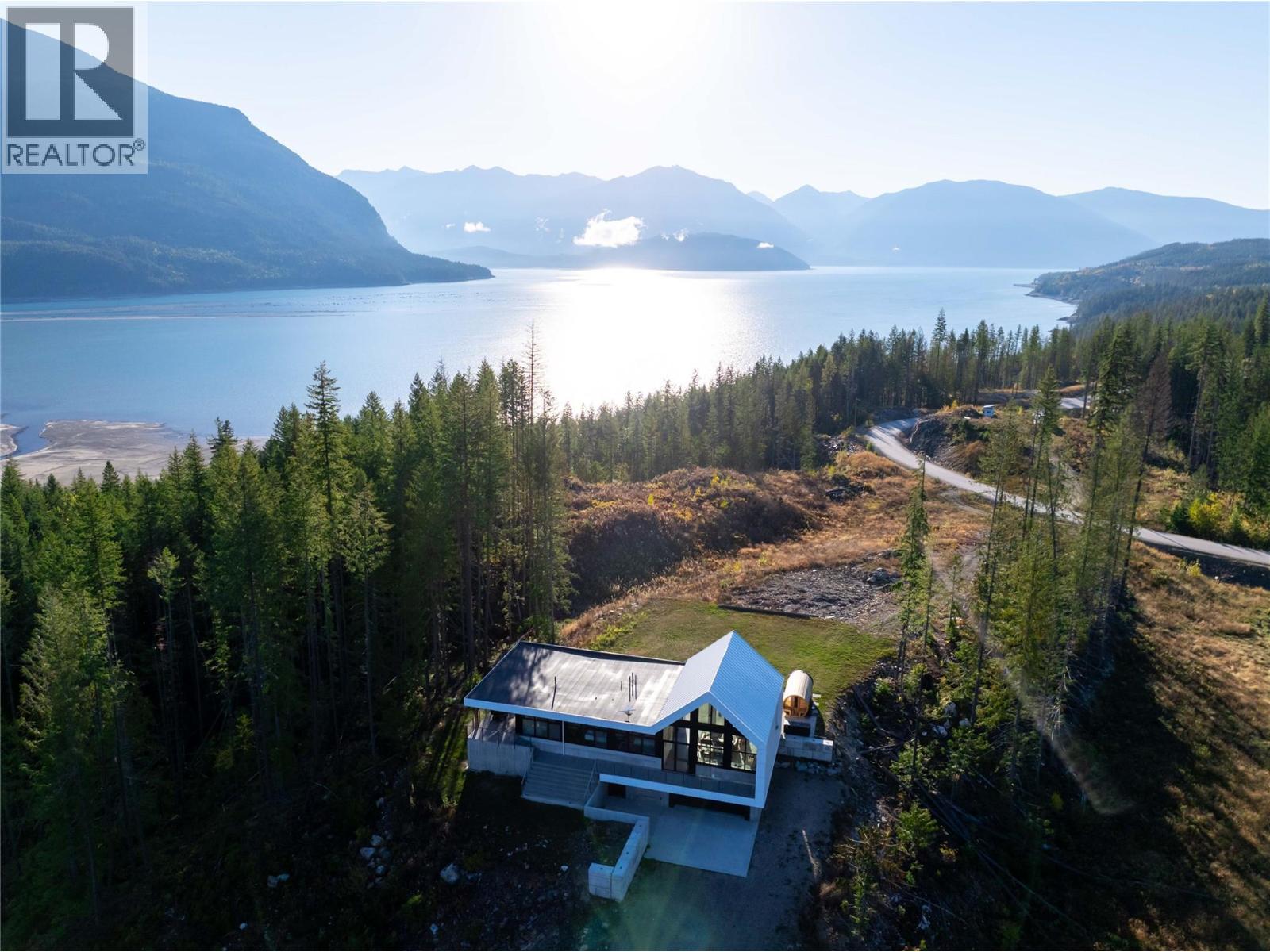 1950 Sidmouth Road, Revelstoke, British Columbia  V0E 2S0 - Photo 2 - 10365838