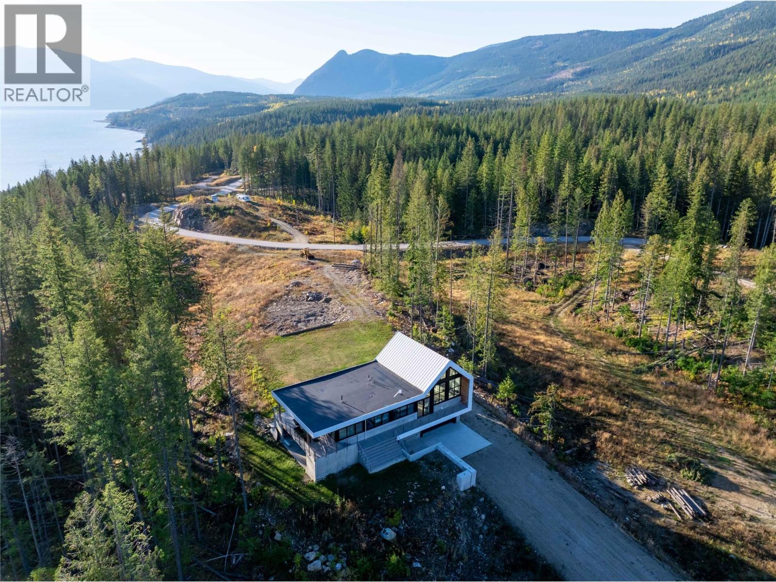 1950 Sidmouth Road, Revelstoke, British Columbia  V0E 2S0 - Photo 3 - 10365838