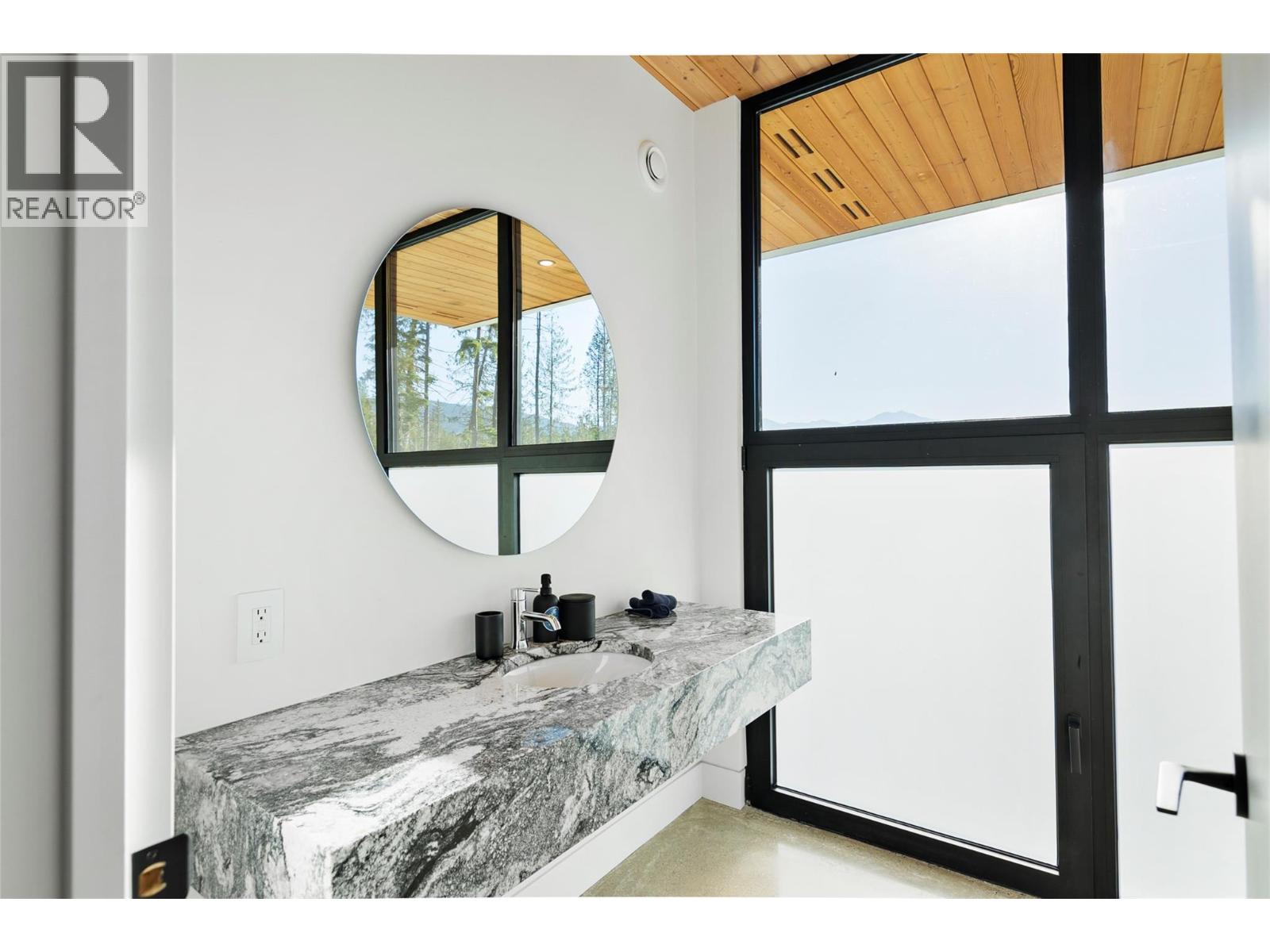 1950 Sidmouth Road, Revelstoke, British Columbia  V0E 2S0 - Photo 31 - 10365838