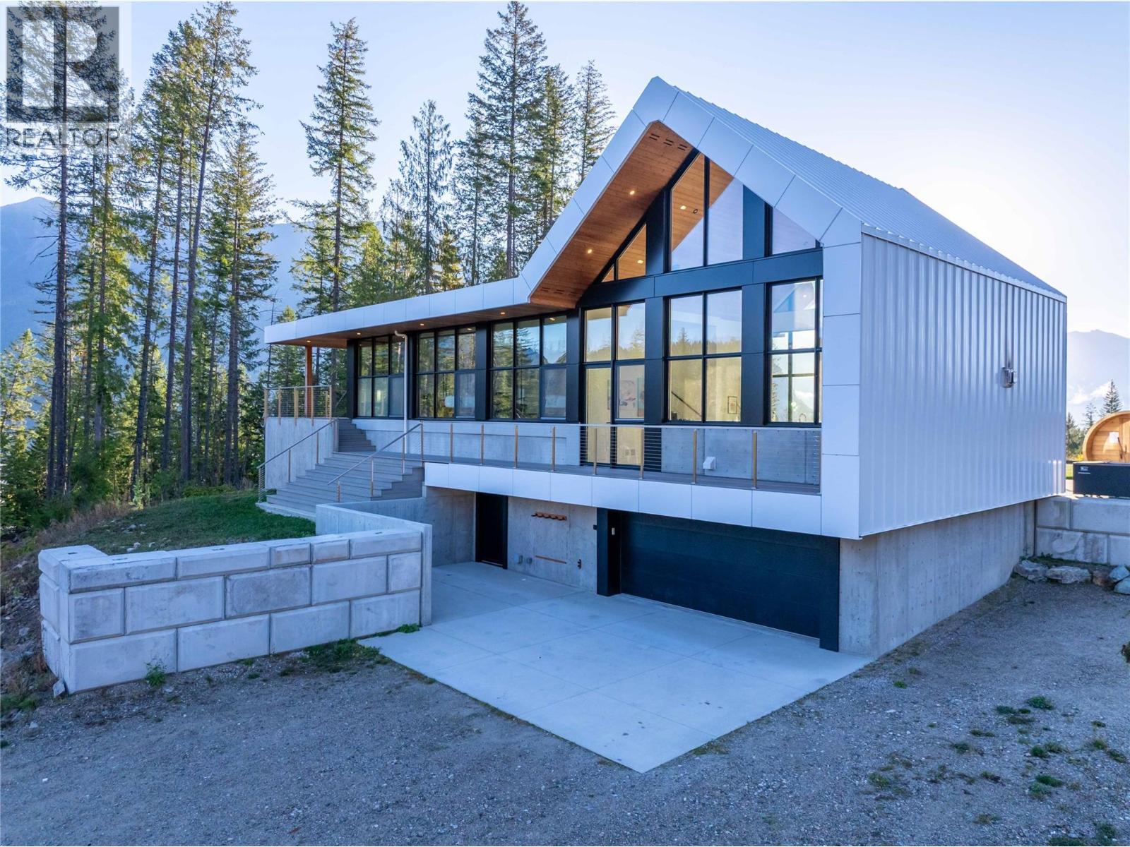 1950 Sidmouth Road, Revelstoke, British Columbia  V0E 2S0 - Photo 8 - 10365838