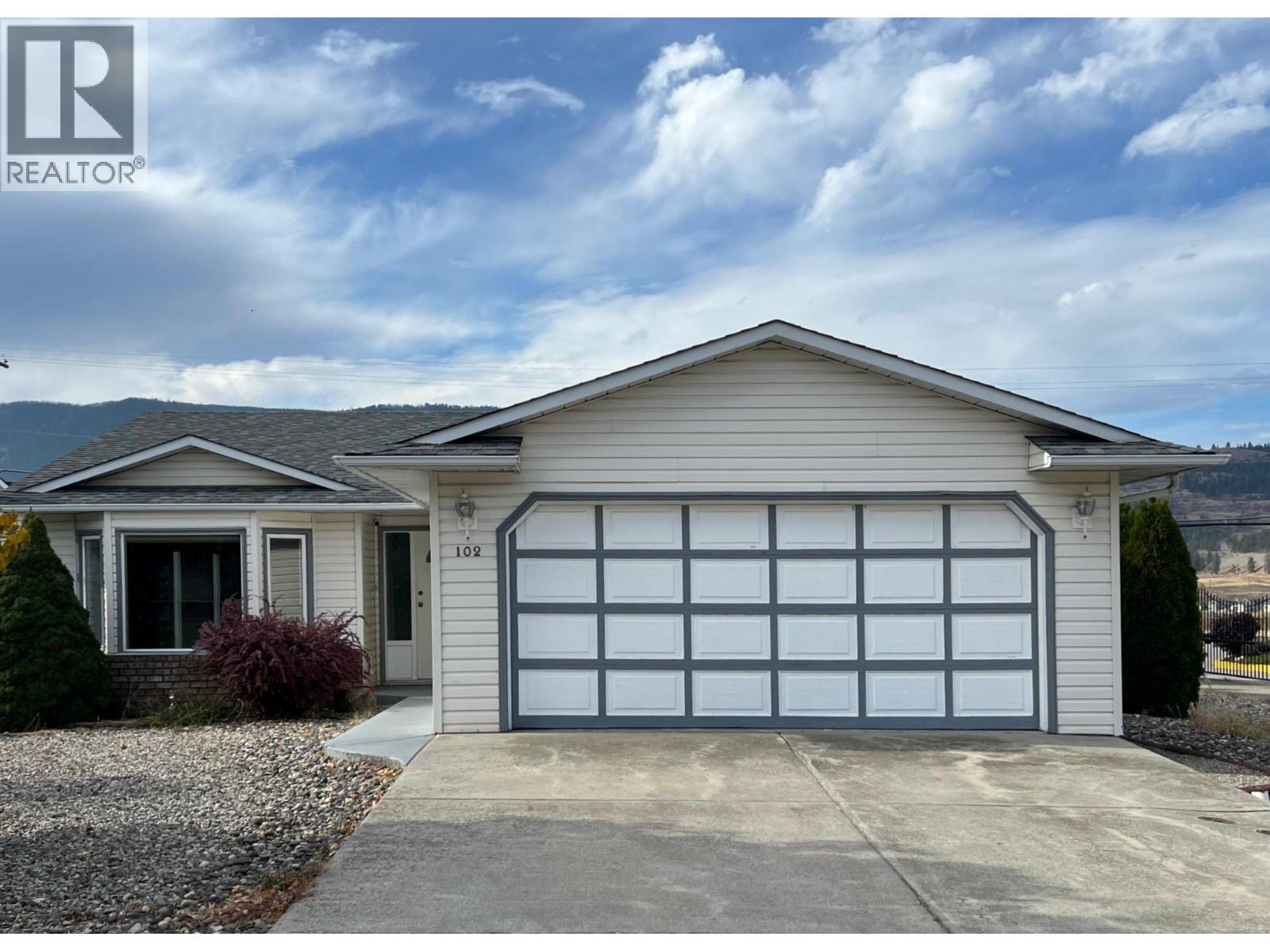 102 1st Street, Vernon, British Columbia  V1H 1Z1 - Photo 1 - 10366081