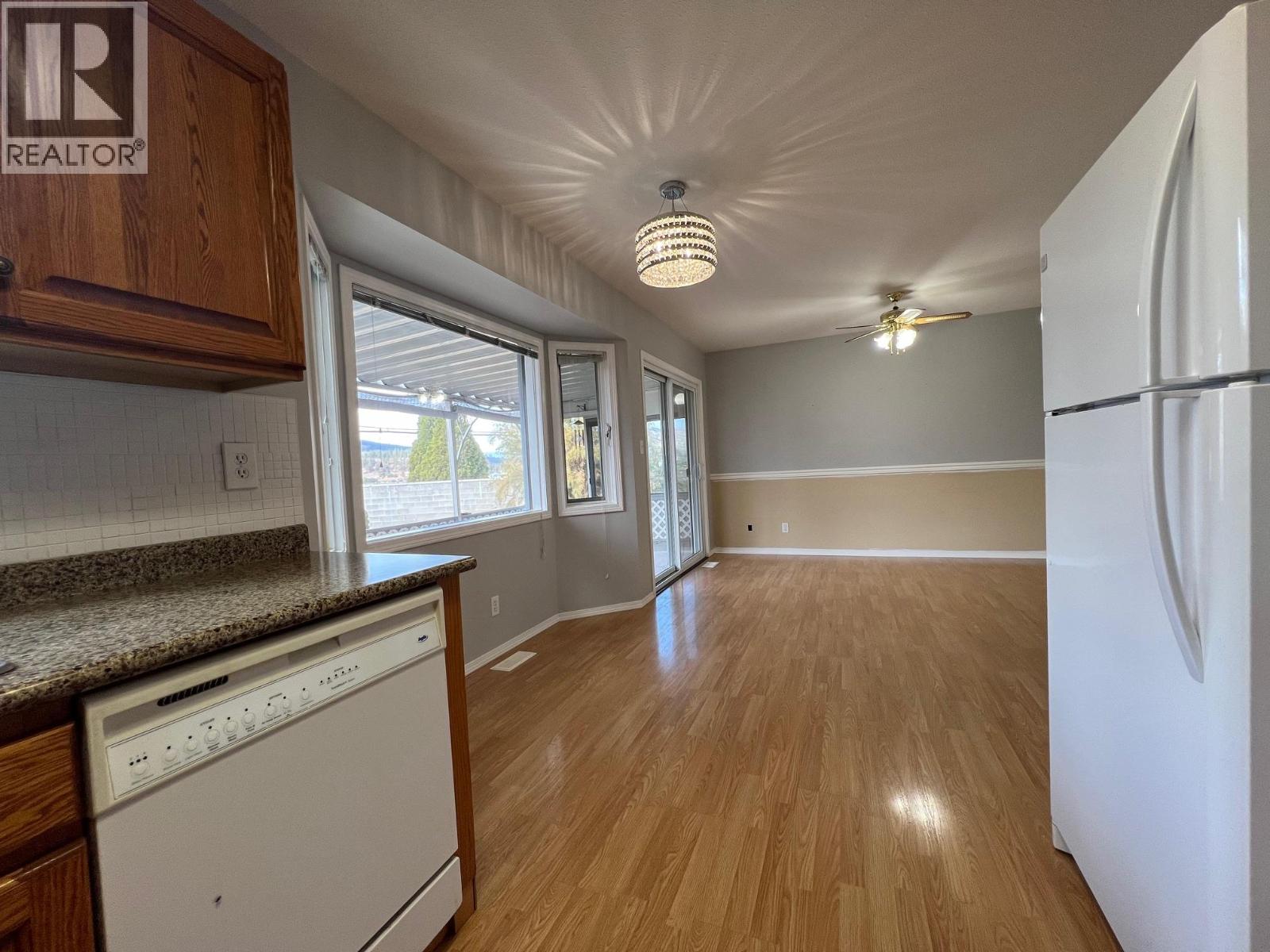 102 1st Street, Vernon, British Columbia  V1H 1Z1 - Photo 4 - 10366081