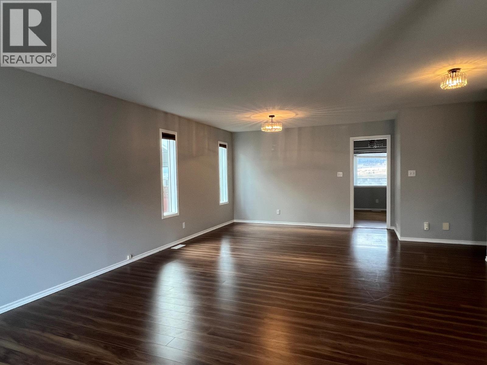 102 1st Street, Vernon, British Columbia  V1H 1Z1 - Photo 5 - 10366081