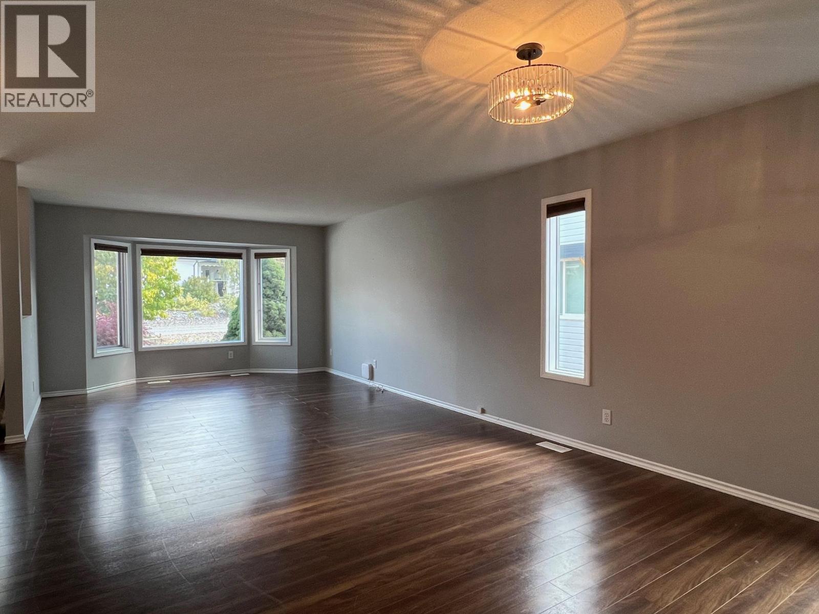 102 1st Street, Vernon, British Columbia  V1H 1Z1 - Photo 6 - 10366081