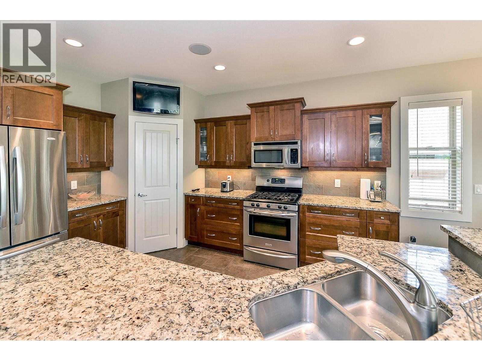 2450 Selkirk Drive Unit# 8, Kelowna, British Columbia  V1V 2Z5 - Photo 13 - 10365945