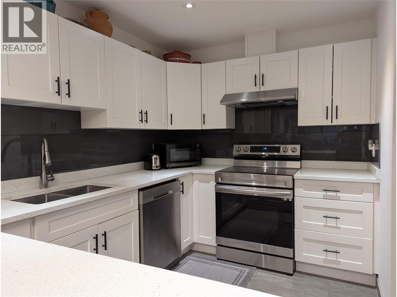 1915 Pacific Court Unit# 401, Kelowna, British Columbia  V1Y 8B3 - Photo 2 - 10366161