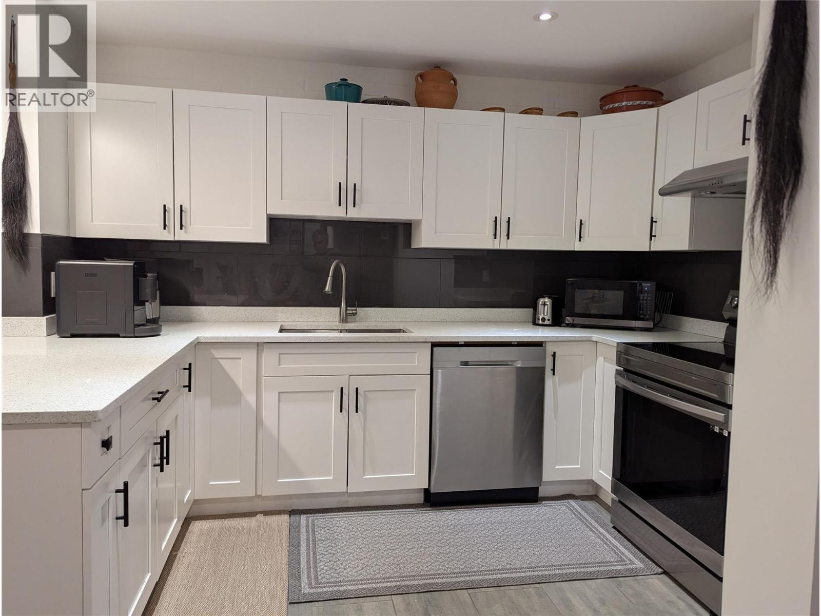 1915 Pacific Court Unit# 401, Kelowna, British Columbia  V1Y 8B3 - Photo 3 - 10366161