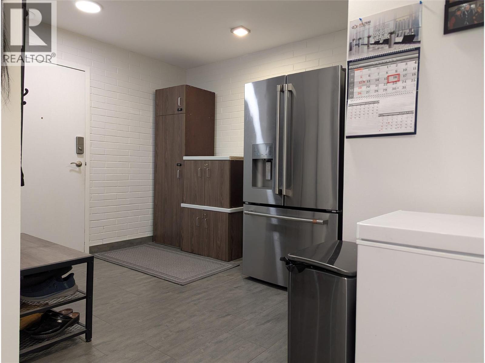 1915 Pacific Court Unit# 401, Kelowna, British Columbia  V1Y 8B3 - Photo 4 - 10366161