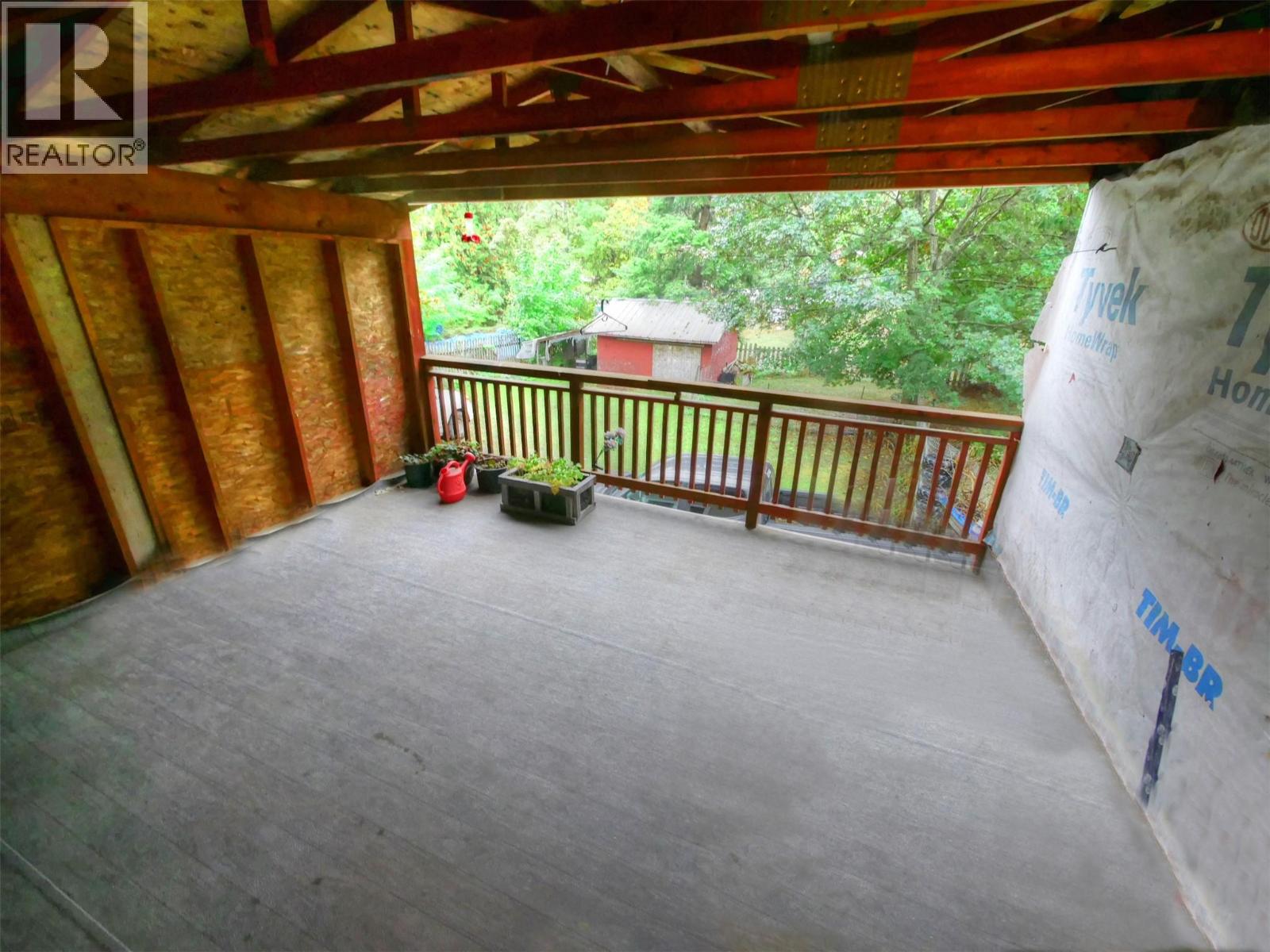 3560 Upper Levels Road, Robson, British Columbia  V0G 1X0 - Photo 12 - 10366218