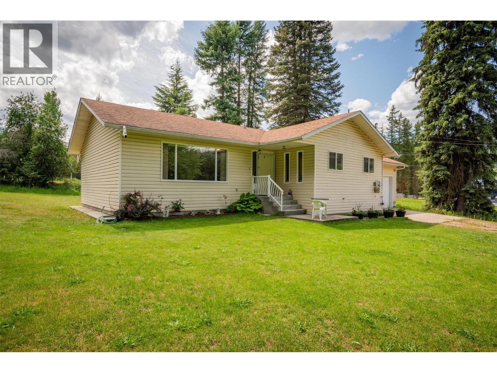 1764 Green Road, Fruitvale, British Columbia  V0G 1L0 - Photo 1 - 10366065