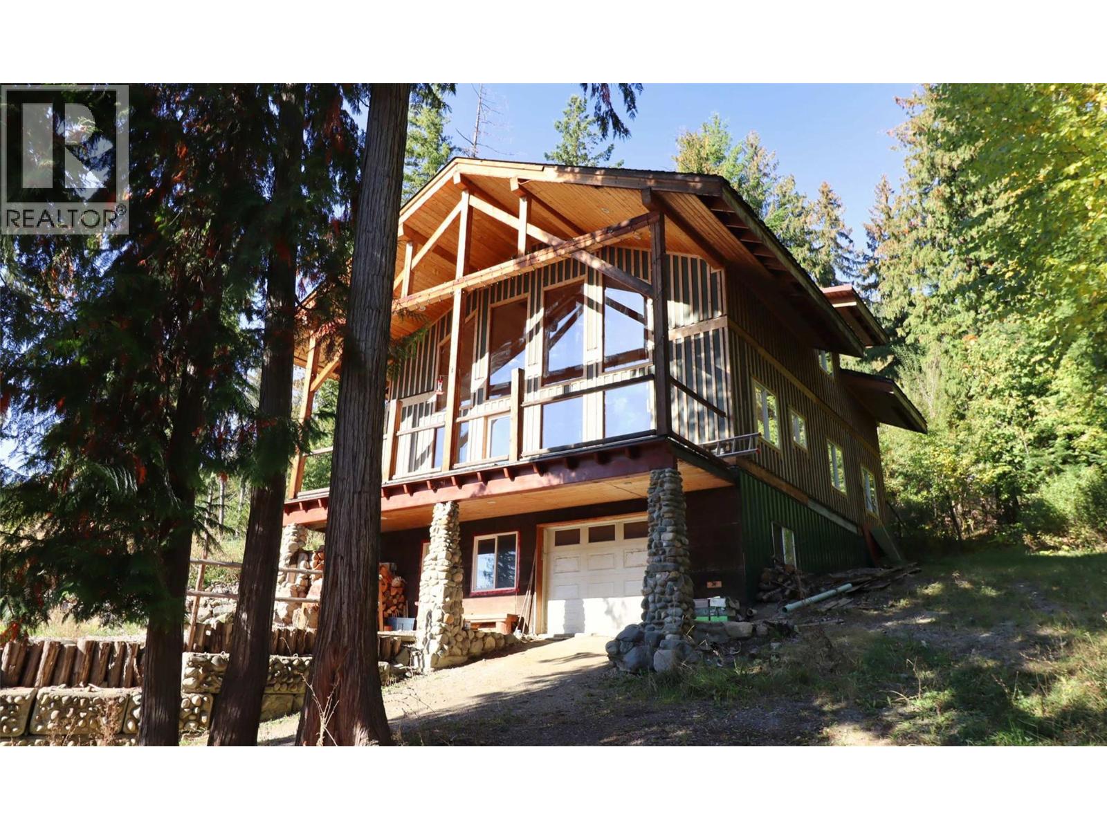 7487 & 7491 Crowfoot Drive, Anglemont, British Columbia  V0E 1M8 - Photo 1 - 10366020