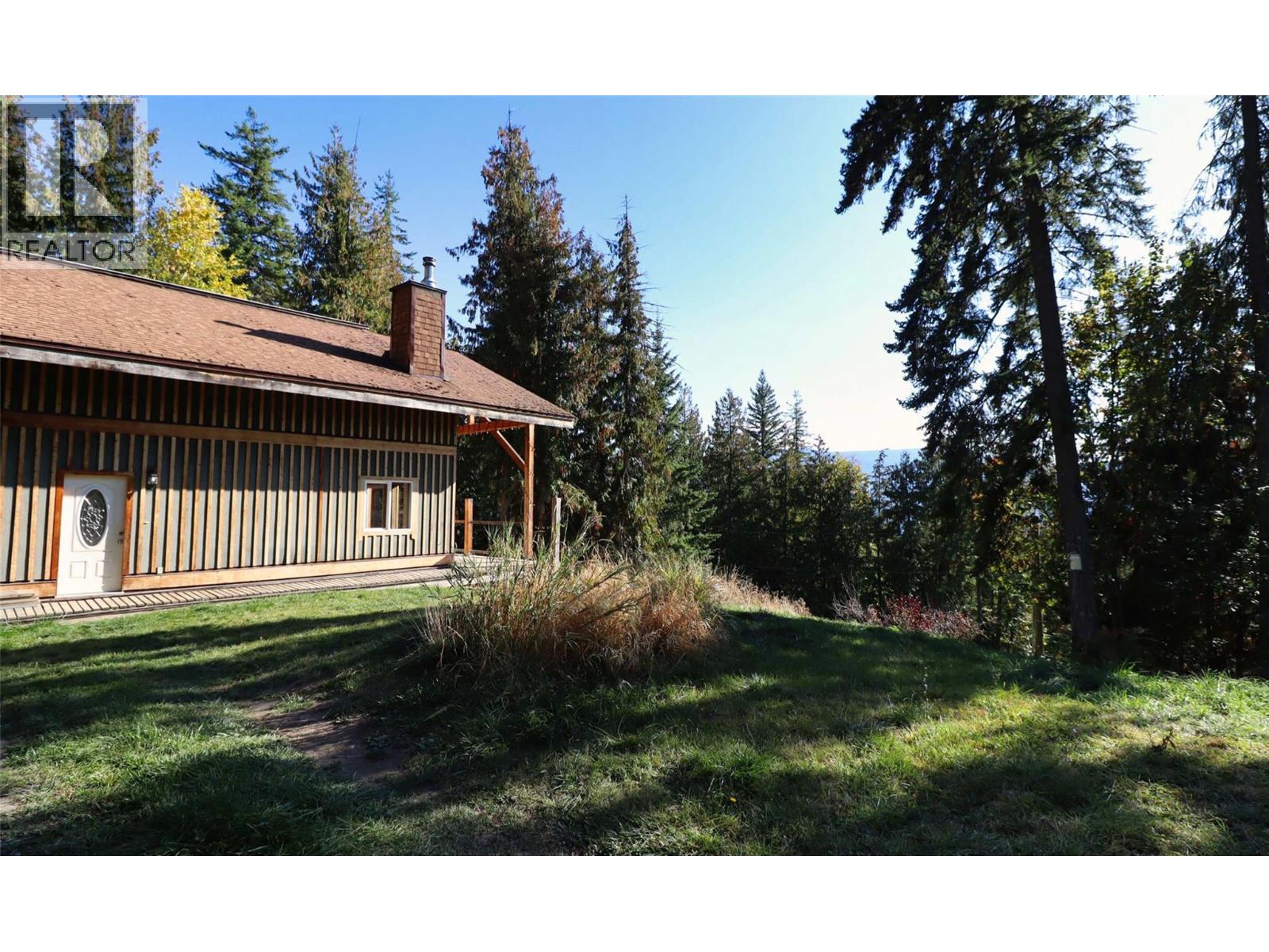 7487 & 7491 Crowfoot Drive, Anglemont, British Columbia  V0E 1M8 - Photo 11 - 10366020