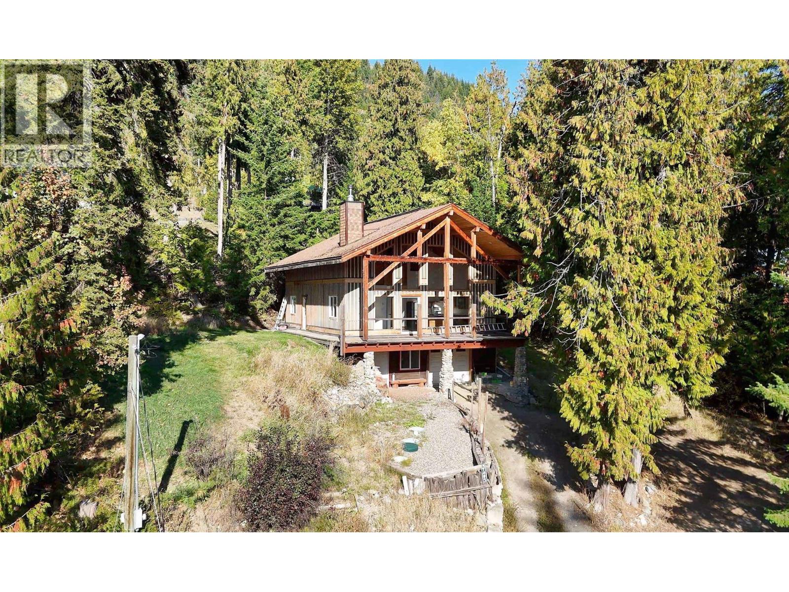 7487 & 7491 Crowfoot Drive, Anglemont, British Columbia  V0E 1M8 - Photo 16 - 10366020