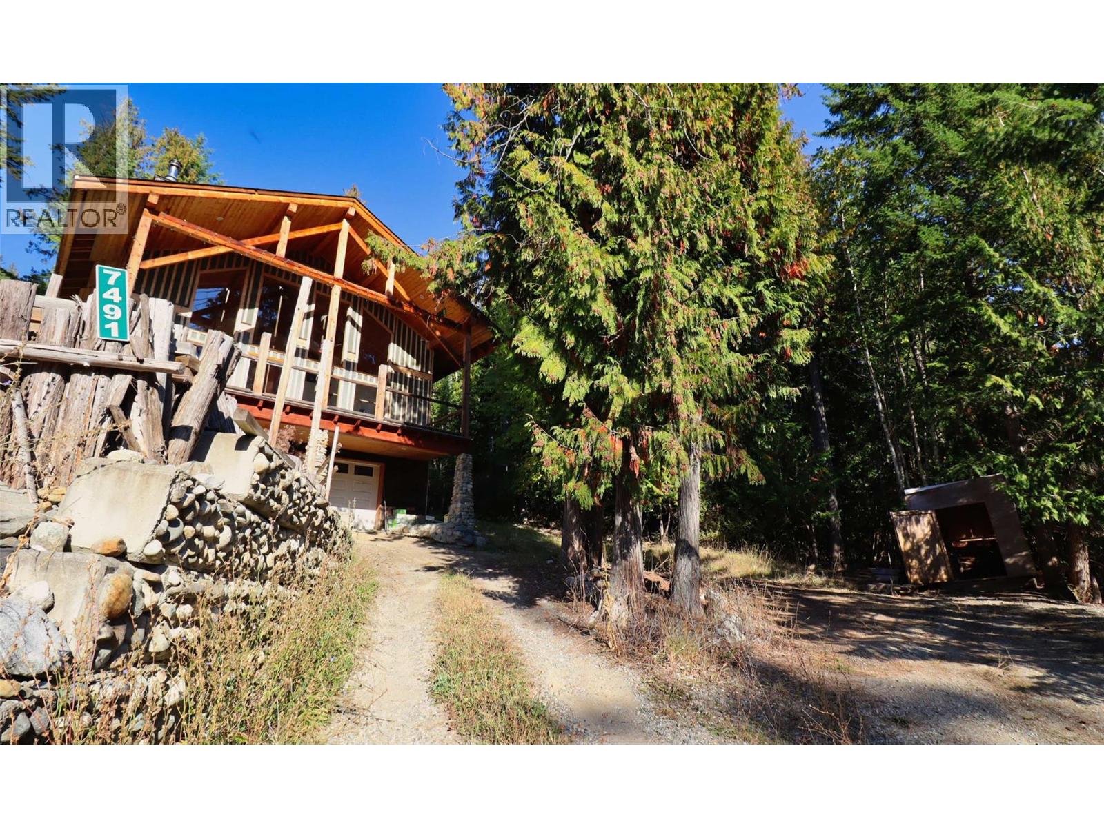 7487 & 7491 Crowfoot Drive, Anglemont, British Columbia  V0E 1M8 - Photo 18 - 10366020