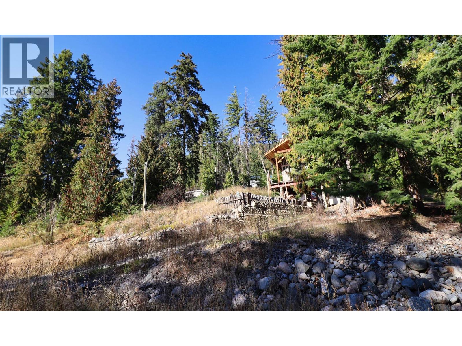 7487 & 7491 Crowfoot Drive, Anglemont, British Columbia  V0E 1M8 - Photo 19 - 10366020