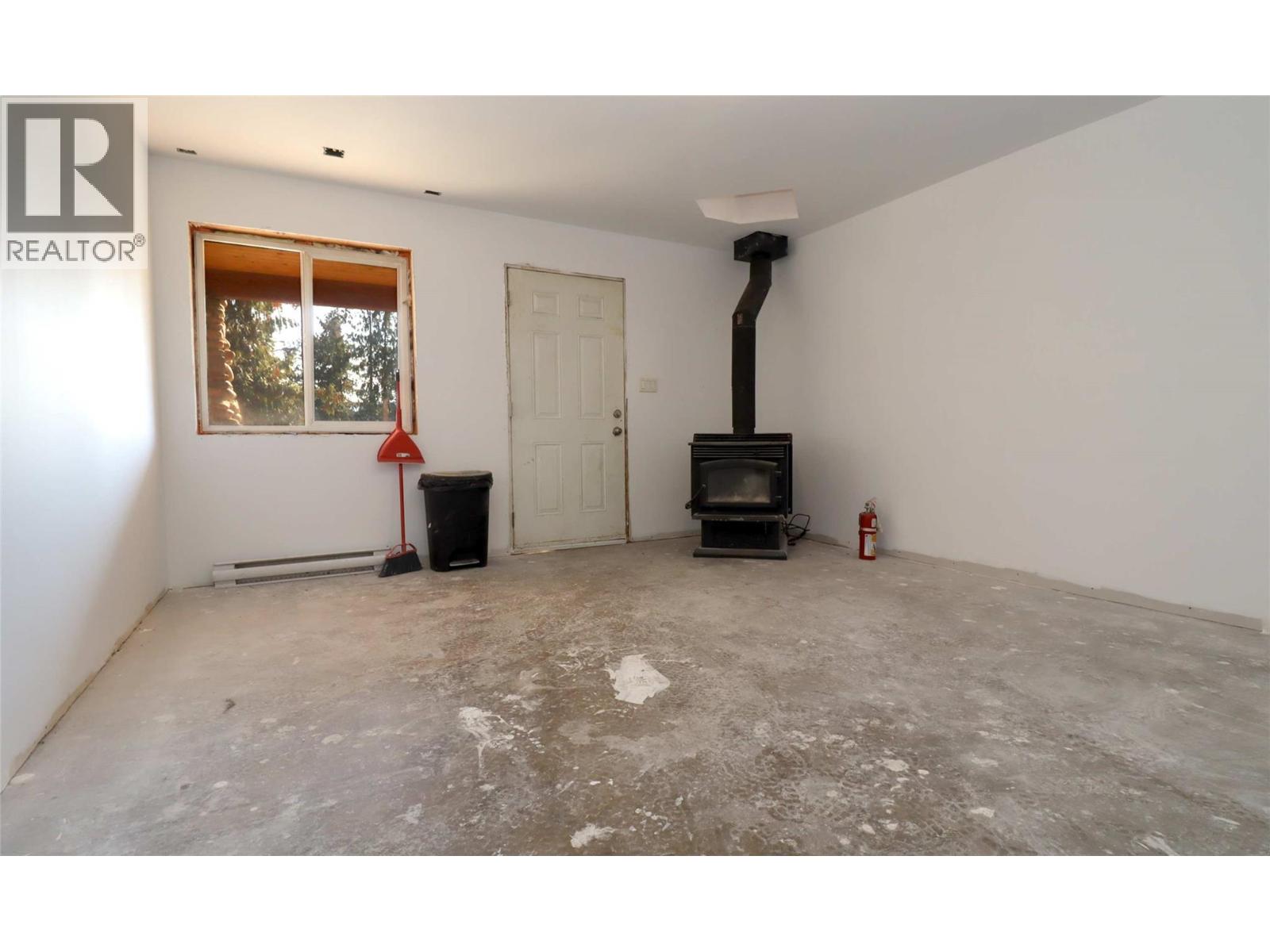 7487 & 7491 Crowfoot Drive, Anglemont, British Columbia  V0E 1M8 - Photo 21 - 10366020