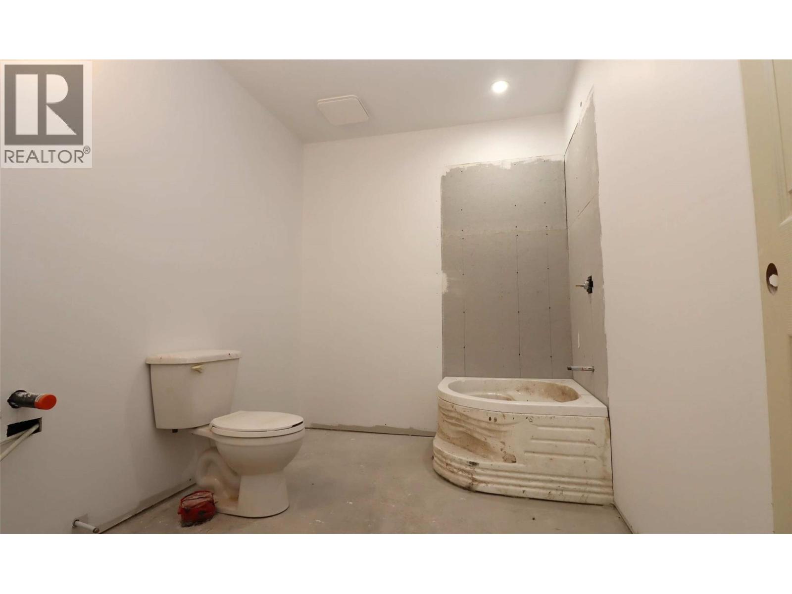 7487 & 7491 Crowfoot Drive, Anglemont, British Columbia  V0E 1M8 - Photo 23 - 10366020