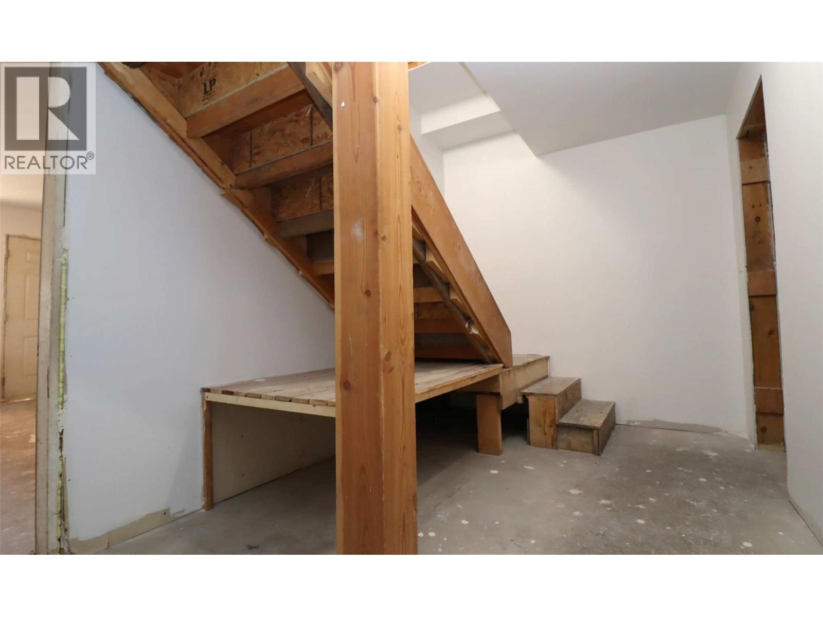 7487 & 7491 Crowfoot Drive, Anglemont, British Columbia  V0E 1M8 - Photo 26 - 10366020