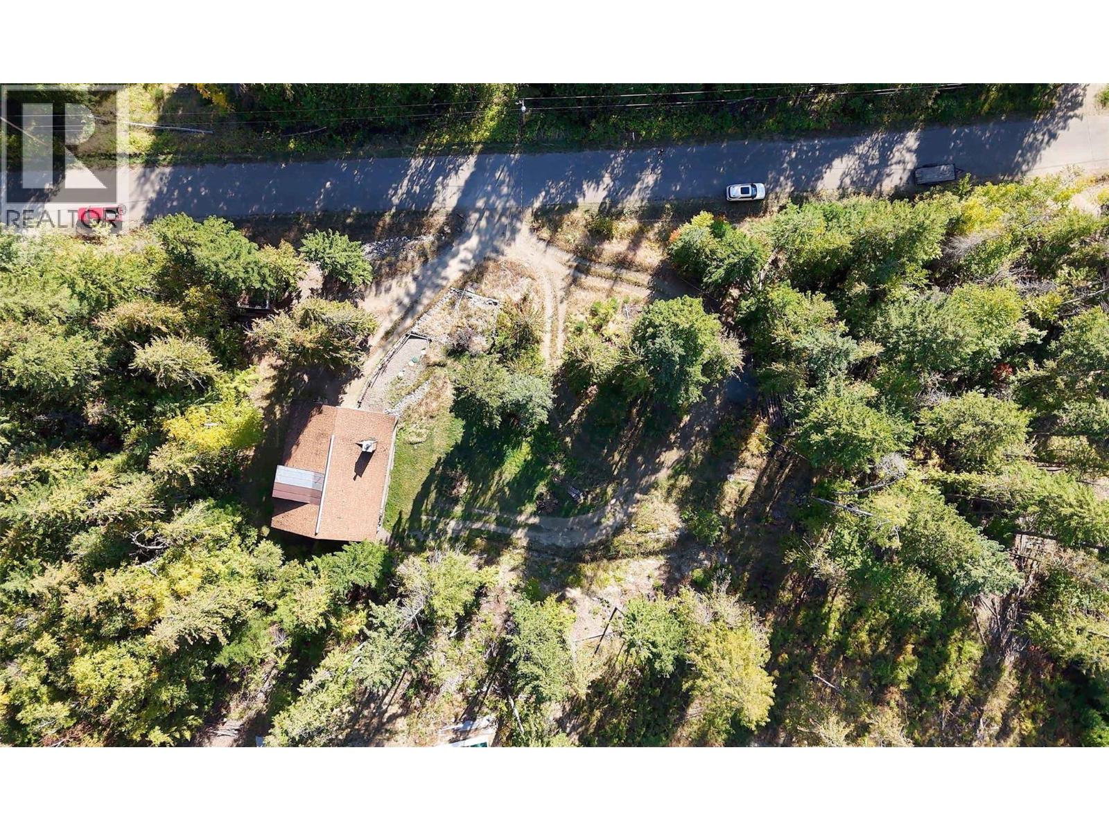 7487 & 7491 Crowfoot Drive, Anglemont, British Columbia  V0E 1M8 - Photo 3 - 10366020