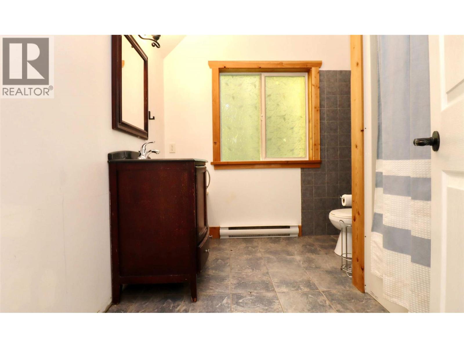 7487 & 7491 Crowfoot Drive, Anglemont, British Columbia  V0E 1M8 - Photo 30 - 10366020