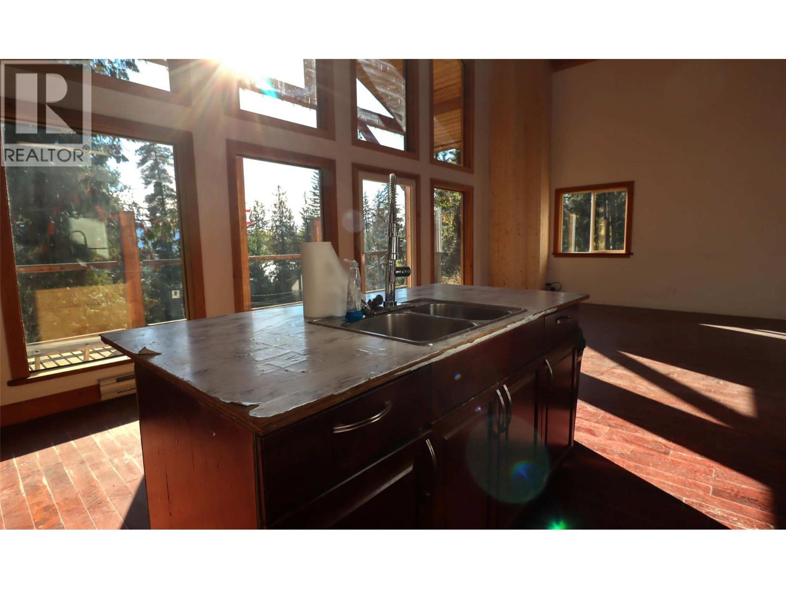 7487 & 7491 Crowfoot Drive, Anglemont, British Columbia  V0E 1M8 - Photo 32 - 10366020