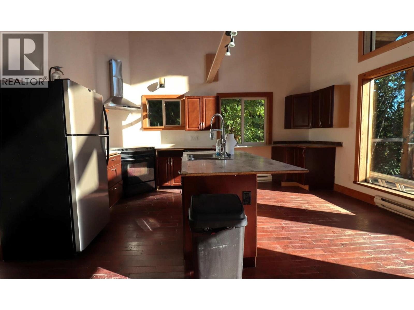 7487 & 7491 Crowfoot Drive, Anglemont, British Columbia  V0E 1M8 - Photo 34 - 10366020