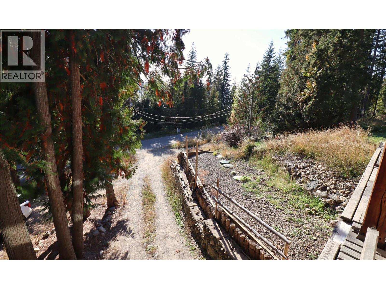 7487 & 7491 Crowfoot Drive, Anglemont, British Columbia  V0E 1M8 - Photo 38 - 10366020