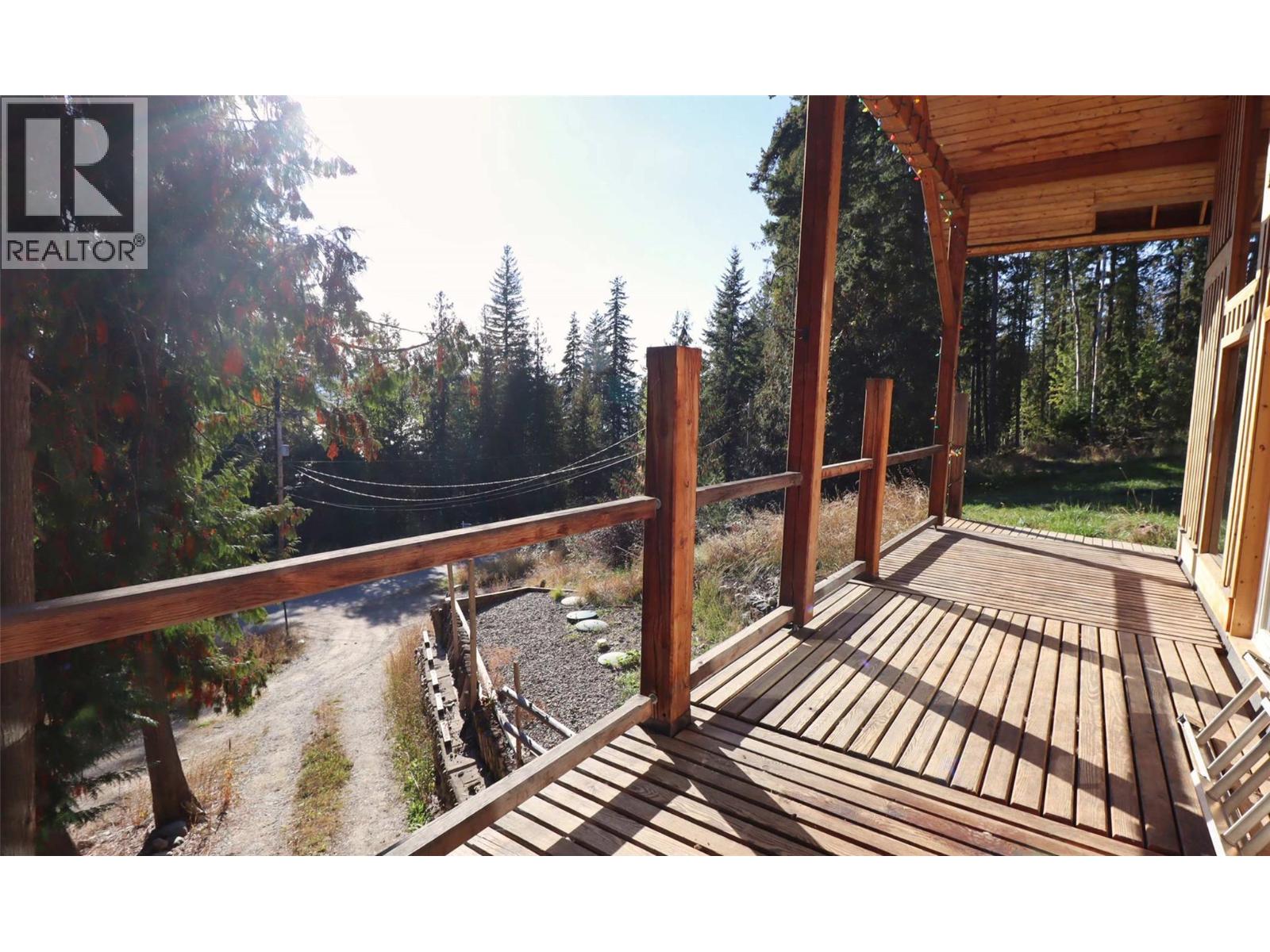 7487 & 7491 Crowfoot Drive, Anglemont, British Columbia  V0E 1M8 - Photo 39 - 10366020