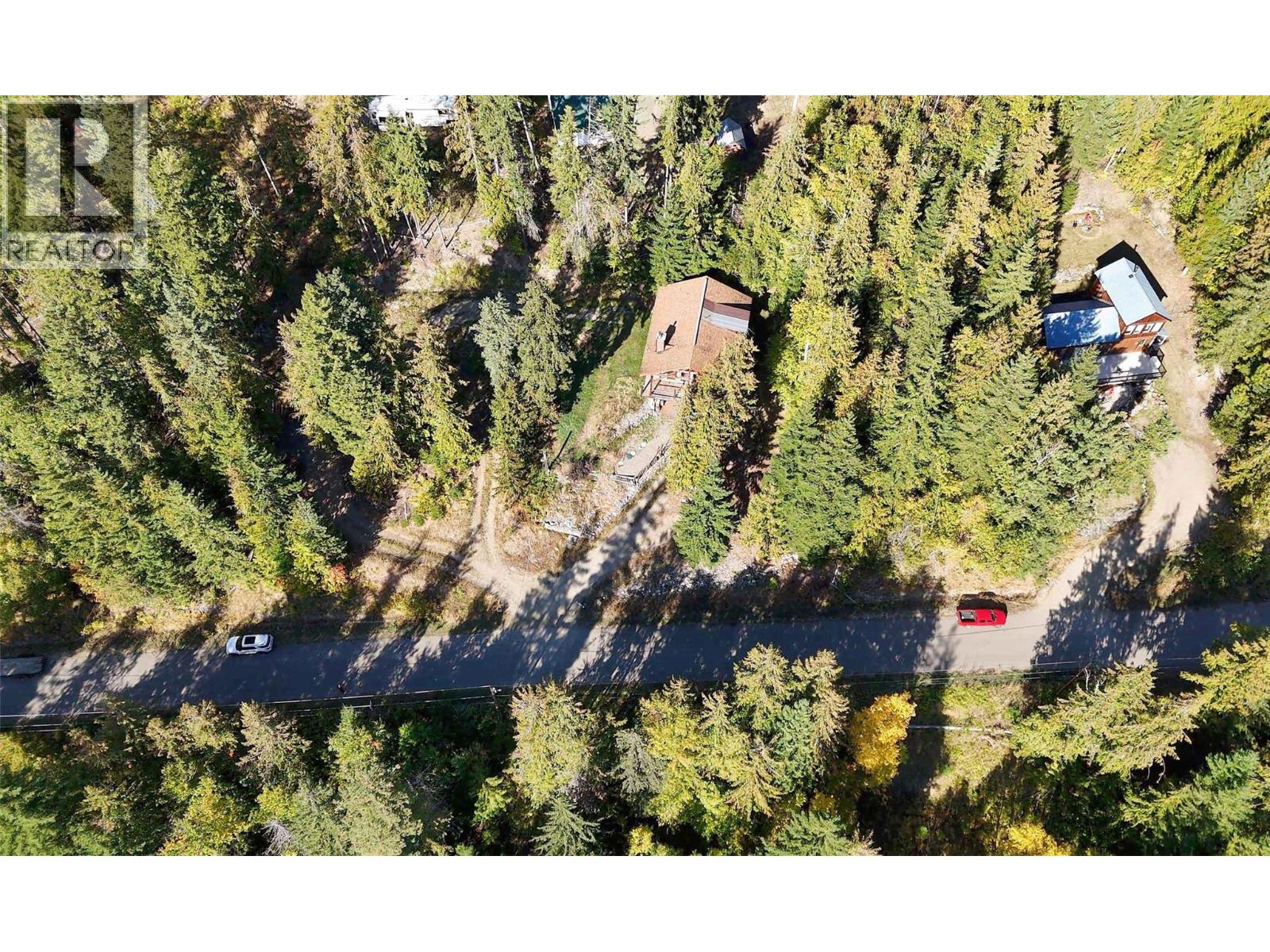 7487 & 7491 Crowfoot Drive, Anglemont, British Columbia  V0E 1M8 - Photo 4 - 10366020