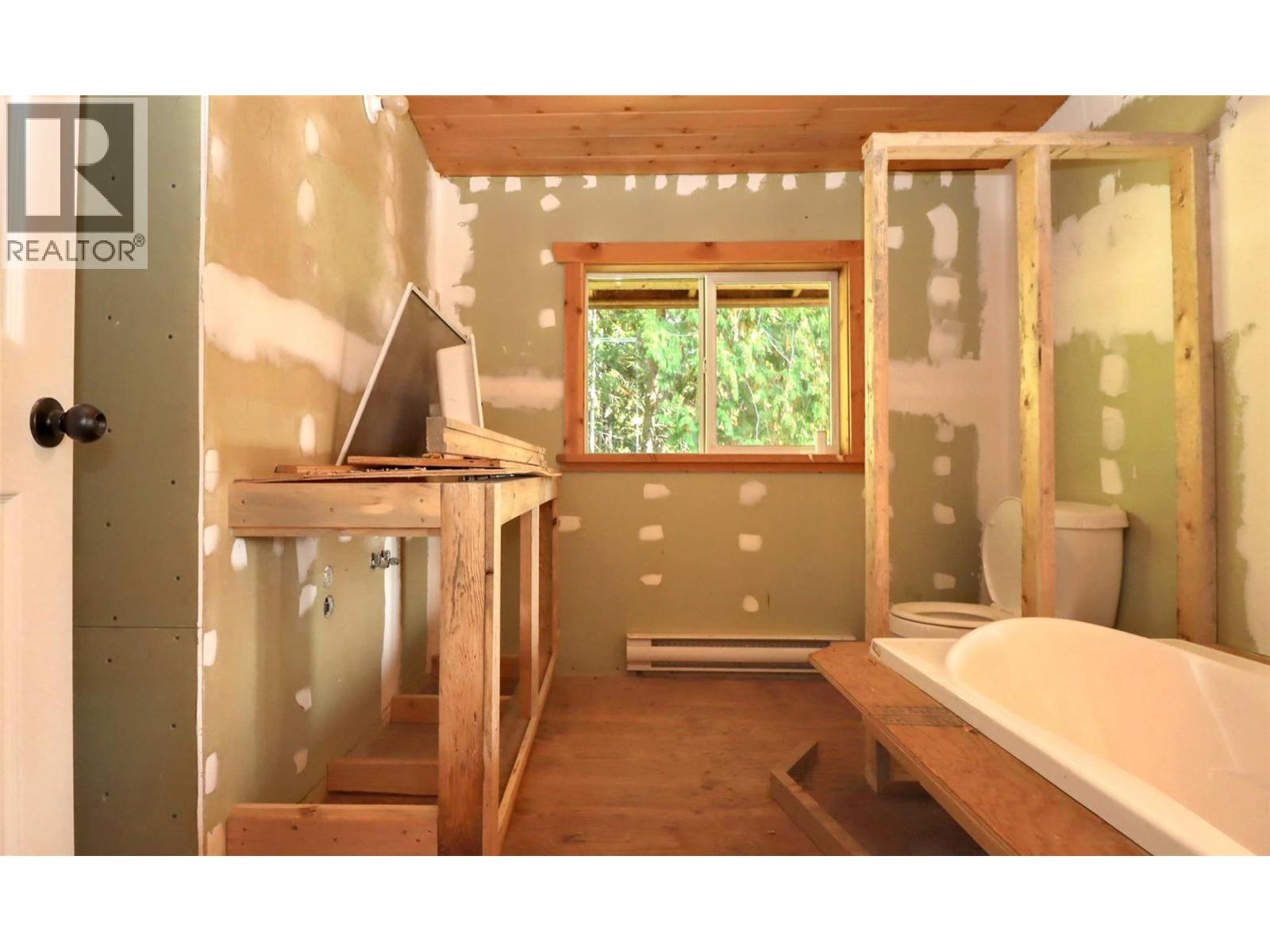 7487 & 7491 Crowfoot Drive, Anglemont, British Columbia  V0E 1M8 - Photo 41 - 10366020