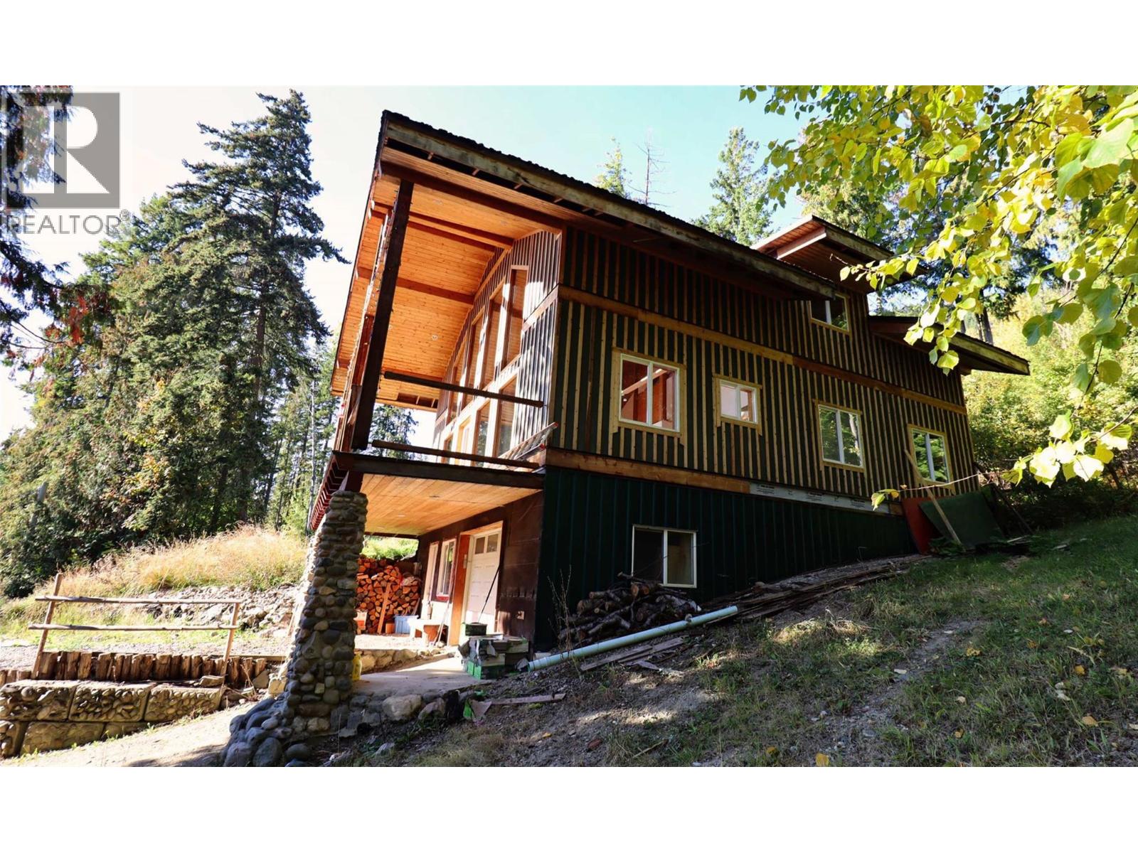 7487 & 7491 Crowfoot Drive, Anglemont, British Columbia  V0E 1M8 - Photo 48 - 10366020