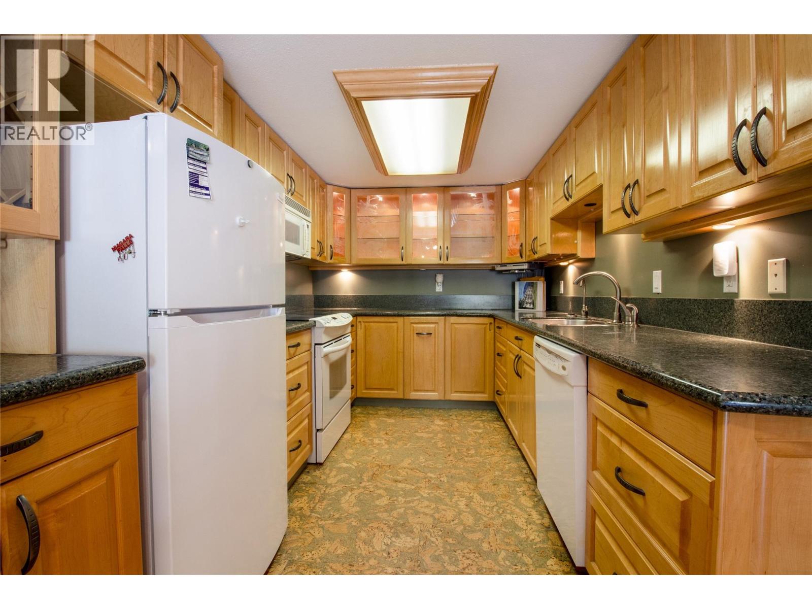 311 Sixth Street Unit# 309, Revelstoke, British Columbia  V0E 2S0 - Photo 4 - 10365384