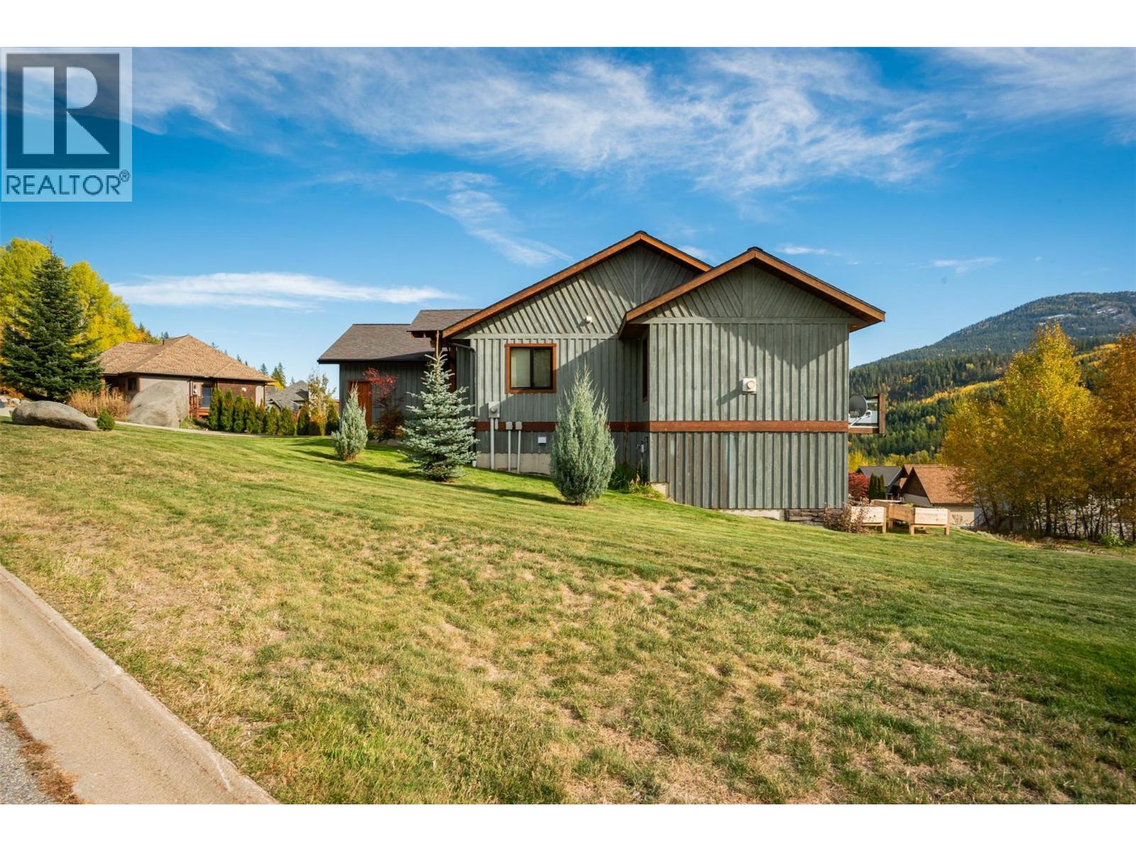 904 Redstone Drive, Rossland, British Columbia  V0G 1Y0 - Photo 2 - 10366321