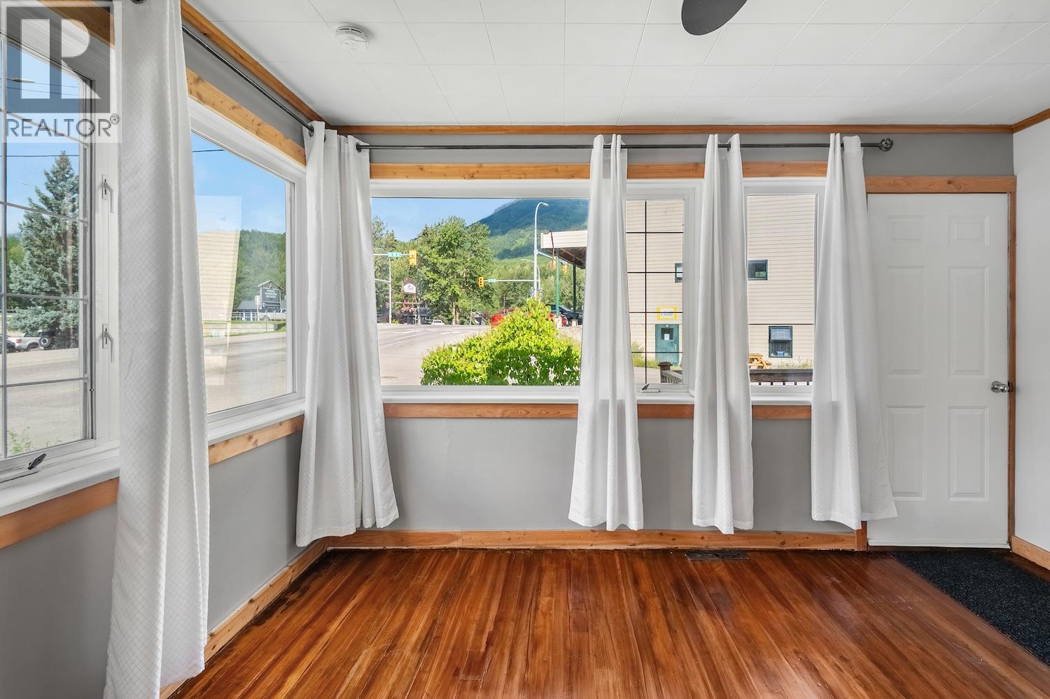 402 6a Avenue, Fernie, British Columbia  V0B 1M0 - Photo 10 - 10366087