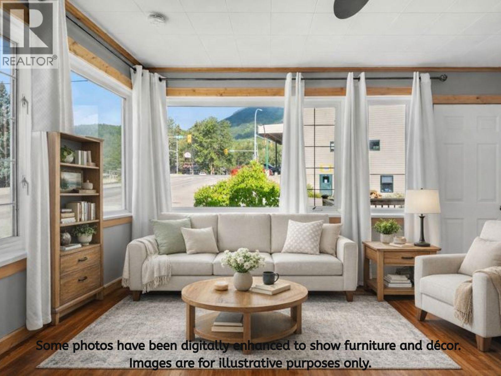 402 6a Avenue, Fernie, British Columbia  V0B 1M0 - Photo 2 - 10366087